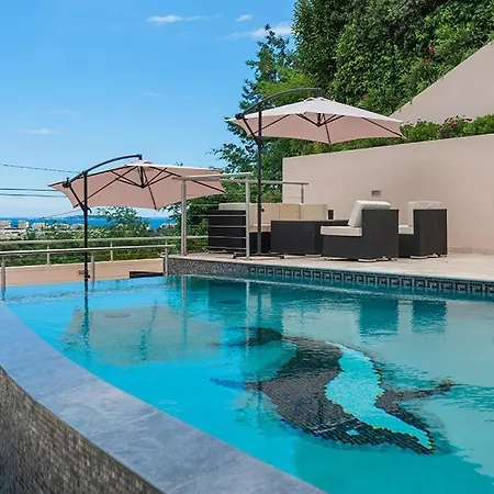 Mandelieu-la-napoule Sleeps 8 Pool Air Con *